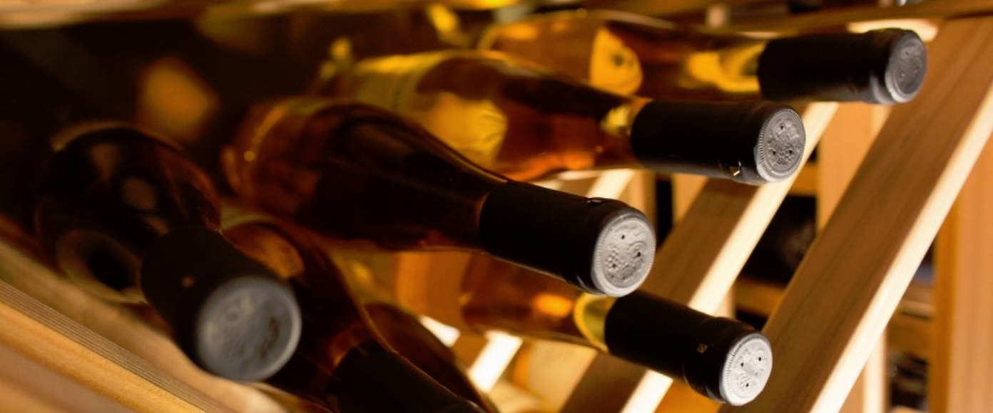 Diamond wooden wine rack offsize bottles